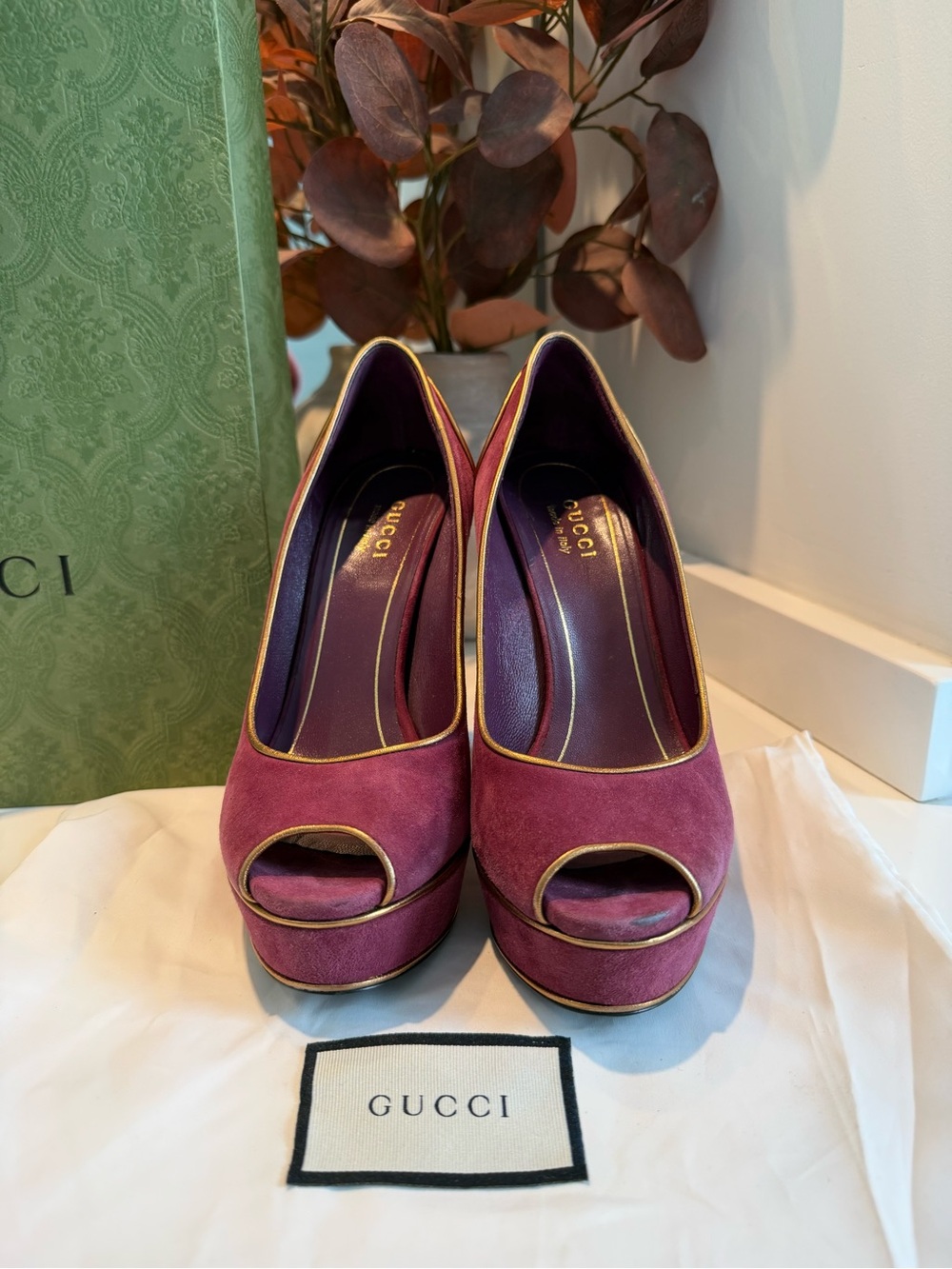 Gucci Purple Suede Peep-Toe Platform Pumps with Gold Piping - Picture 2 of 12
